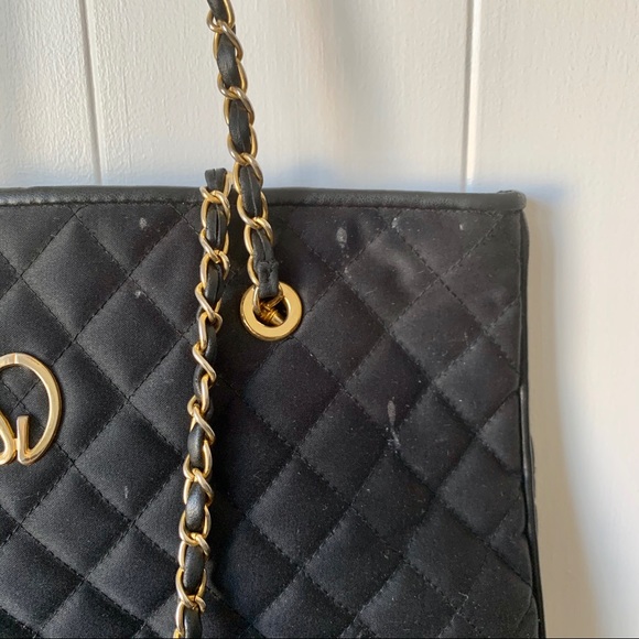 St. John Black Quilted Shoulder Bag - Picture 2 of 5